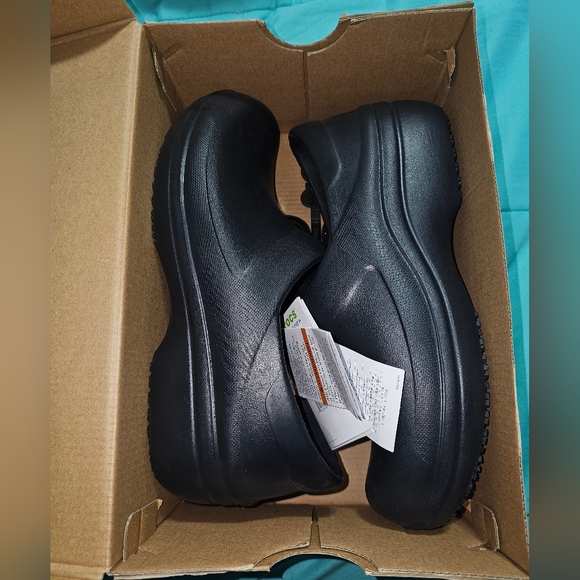 Crocs - Picture 3 of 10